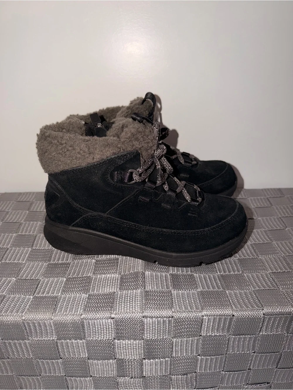 New UGG TerreTrail Cozy Lace Boots Black Waterproof Fur Lined Zip Boots Sz